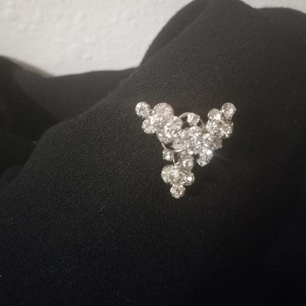 Vintage clear stone cluster brooch